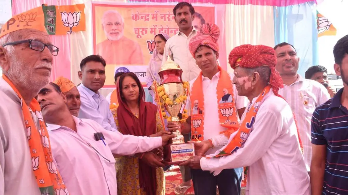 Devendra Jhajharia during election campaign in Churu